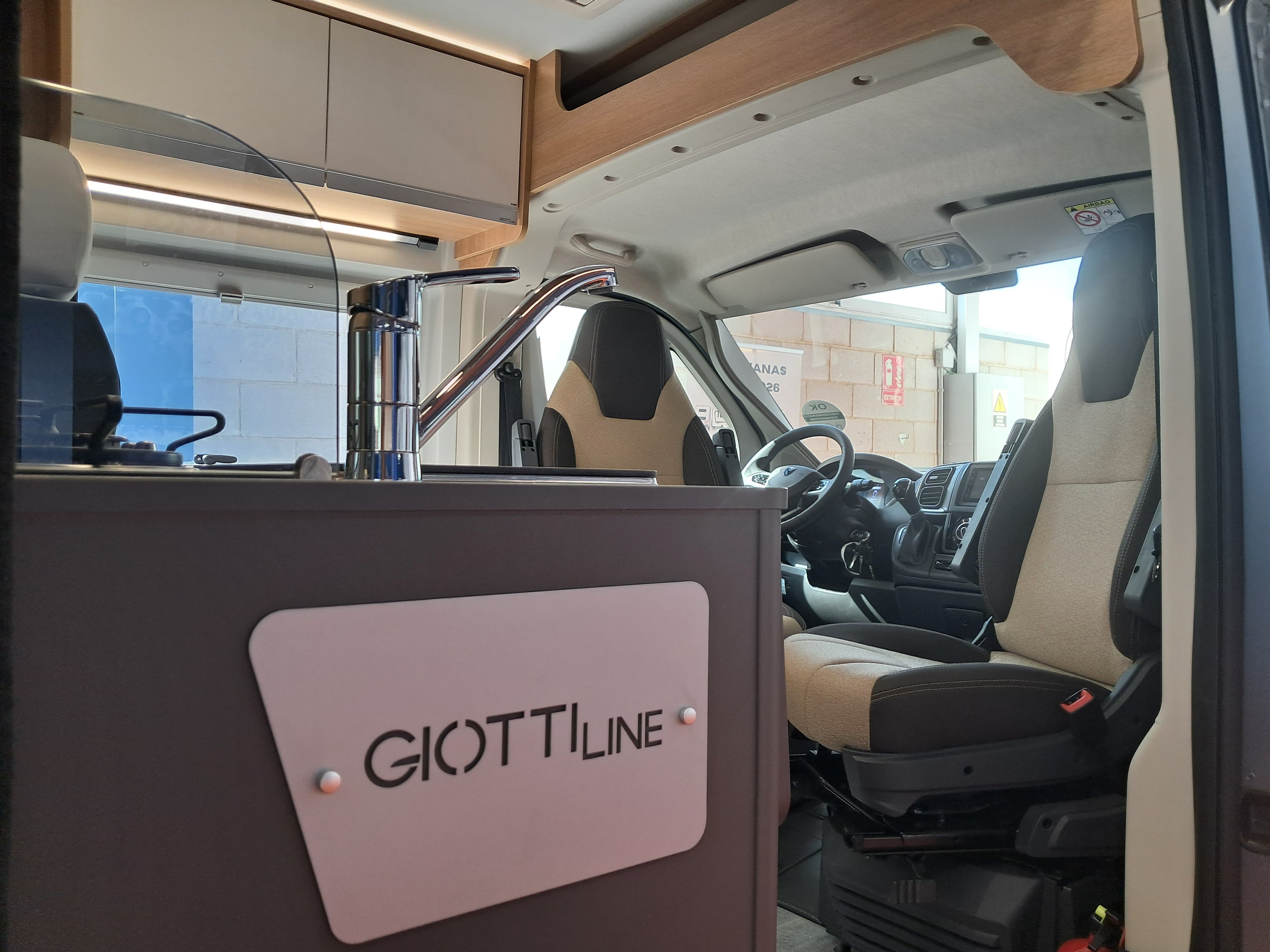 GIOTTILINE GIOTTIVAN 60T 140 PREMIERE EDITION PRIVILEGE GRIGIO FERRO METAL PEUGEOT BOXER 2025 11 GIOTTILINE GIOTTIVAN 60T 140 PREMIERE EDITION PRIVILEGE GRIGIO FERRO METAL PEUGEOT BOXER 2025 11