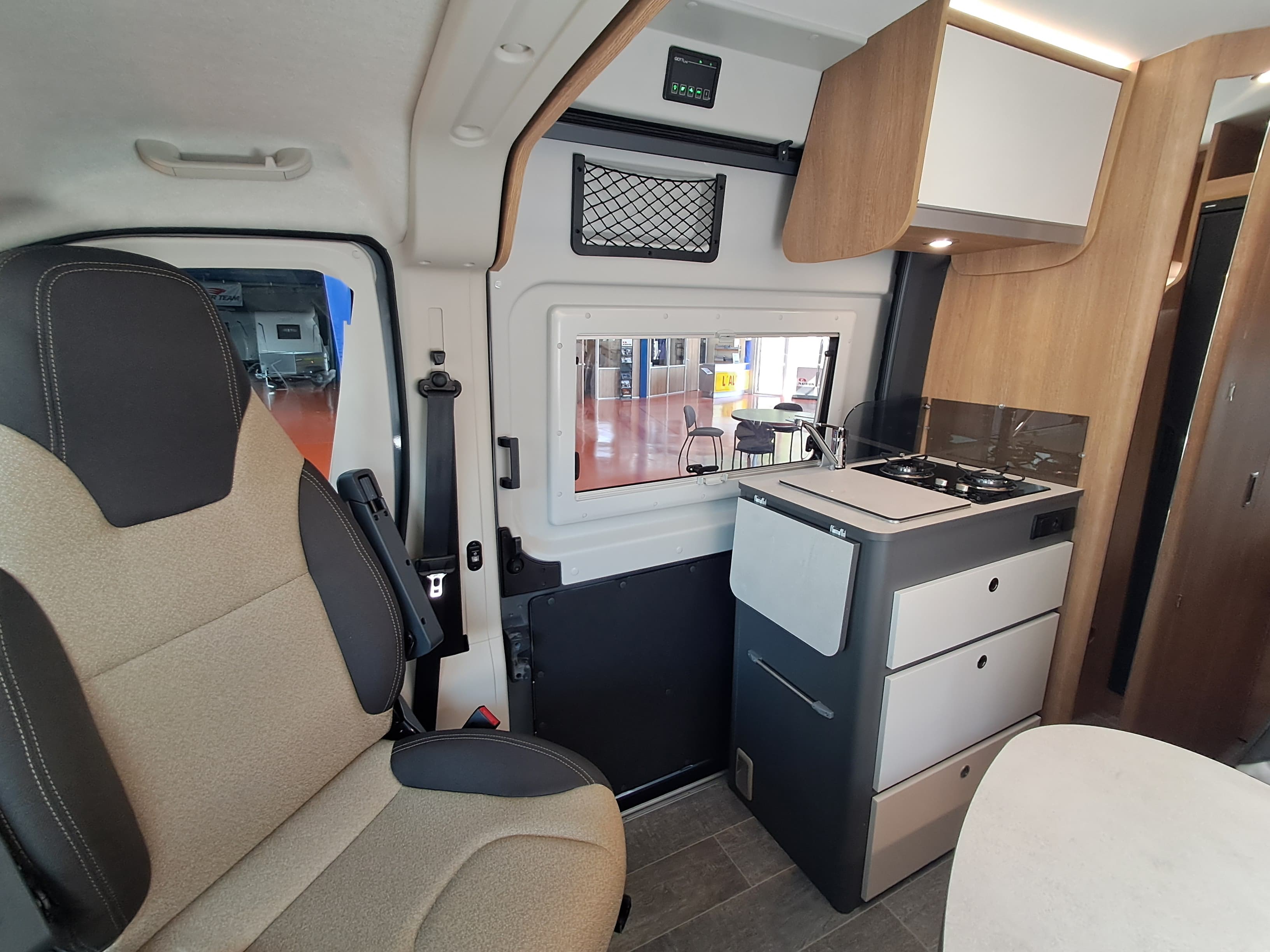 GIOTTILINE GIOTTIVAN 60T 140 PREMIERE EDITION PRIVILEGE GRIGIO FERRO METAL PEUGEOT BOXER 2025 15 GIOTTILINE GIOTTIVAN 60T 140 PREMIERE EDITION PRIVILEGE GRIGIO FERRO METAL PEUGEOT BOXER 2025 15