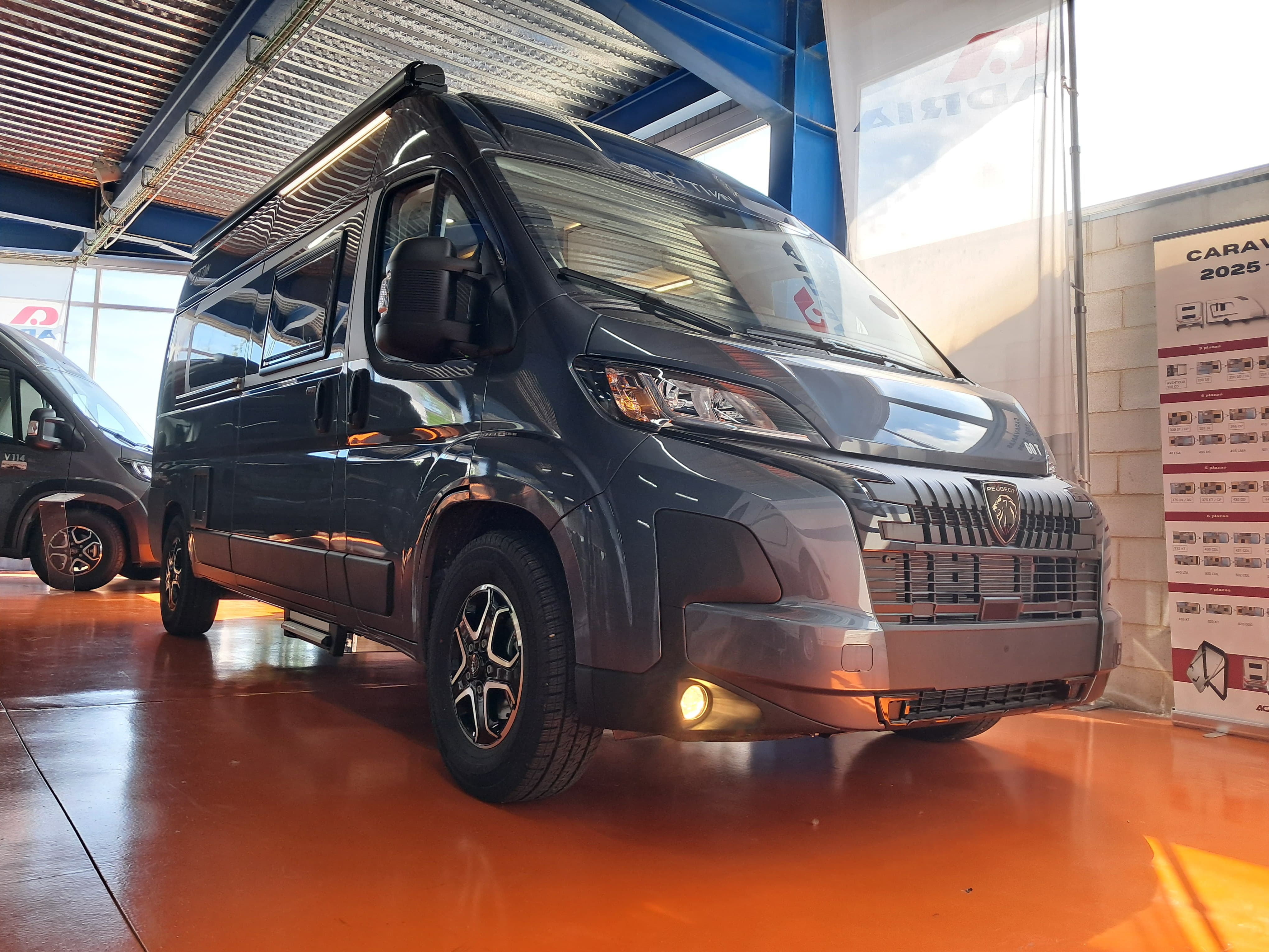 GIOTTILINE GIOTTIVAN 60T 140 PREMIERE EDITION PRIVILEGE GRIGIO FERRO METAL PEUGEOT BOXER 2025 2 GIOTTILINE GIOTTIVAN 60T 140 PREMIERE EDITION PRIVILEGE GRIGIO FERRO METAL PEUGEOT BOXER 2025 2