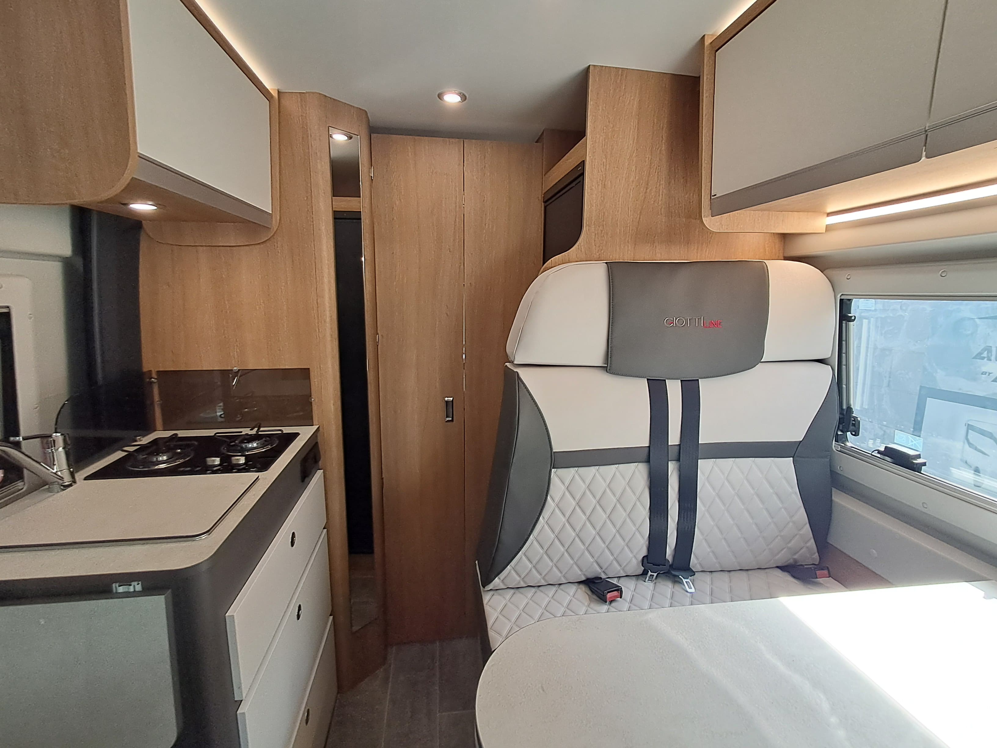 GIOTTILINE GIOTTIVAN 60T 140 PREMIERE EDITION PRIVILEGE GRIGIO FERRO METAL PEUGEOT BOXER 2025 22 GIOTTILINE GIOTTIVAN 60T 140 PREMIERE EDITION PRIVILEGE GRIGIO FERRO METAL PEUGEOT BOXER 2025 22