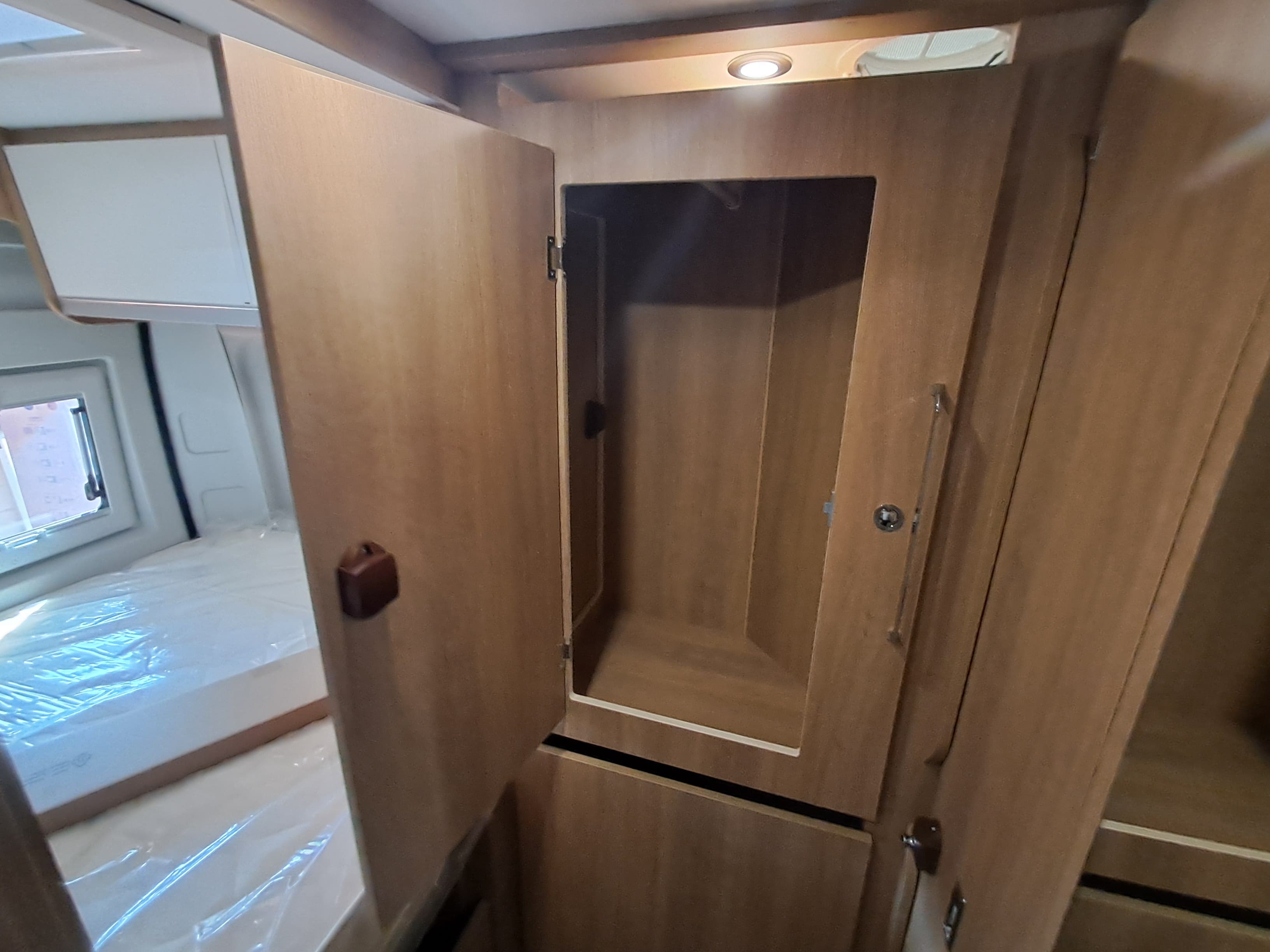 GIOTTILINE GIOTTIVAN 60T 140 PREMIERE EDITION PRIVILEGE GRIGIO FERRO METAL PEUGEOT BOXER 2025 27 GIOTTILINE GIOTTIVAN 60T 140 PREMIERE EDITION PRIVILEGE GRIGIO FERRO METAL PEUGEOT BOXER 2025 27