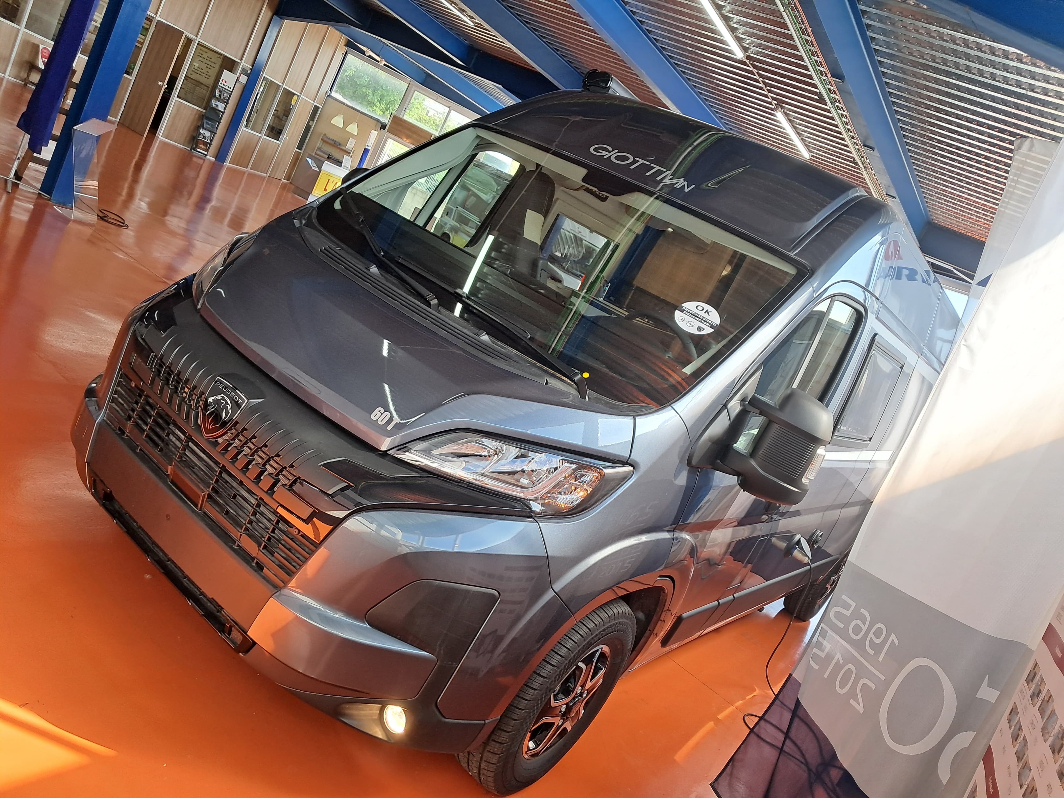 GIOTTILINE GIOTTIVAN 60T 140 PREMIERE EDITION PRIVILEGE GRIGIO FERRO METAL PEUGEOT BOXER 2025 3 GIOTTILINE GIOTTIVAN 60T 140 PREMIERE EDITION PRIVILEGE GRIGIO FERRO METAL PEUGEOT BOXER 2025 3