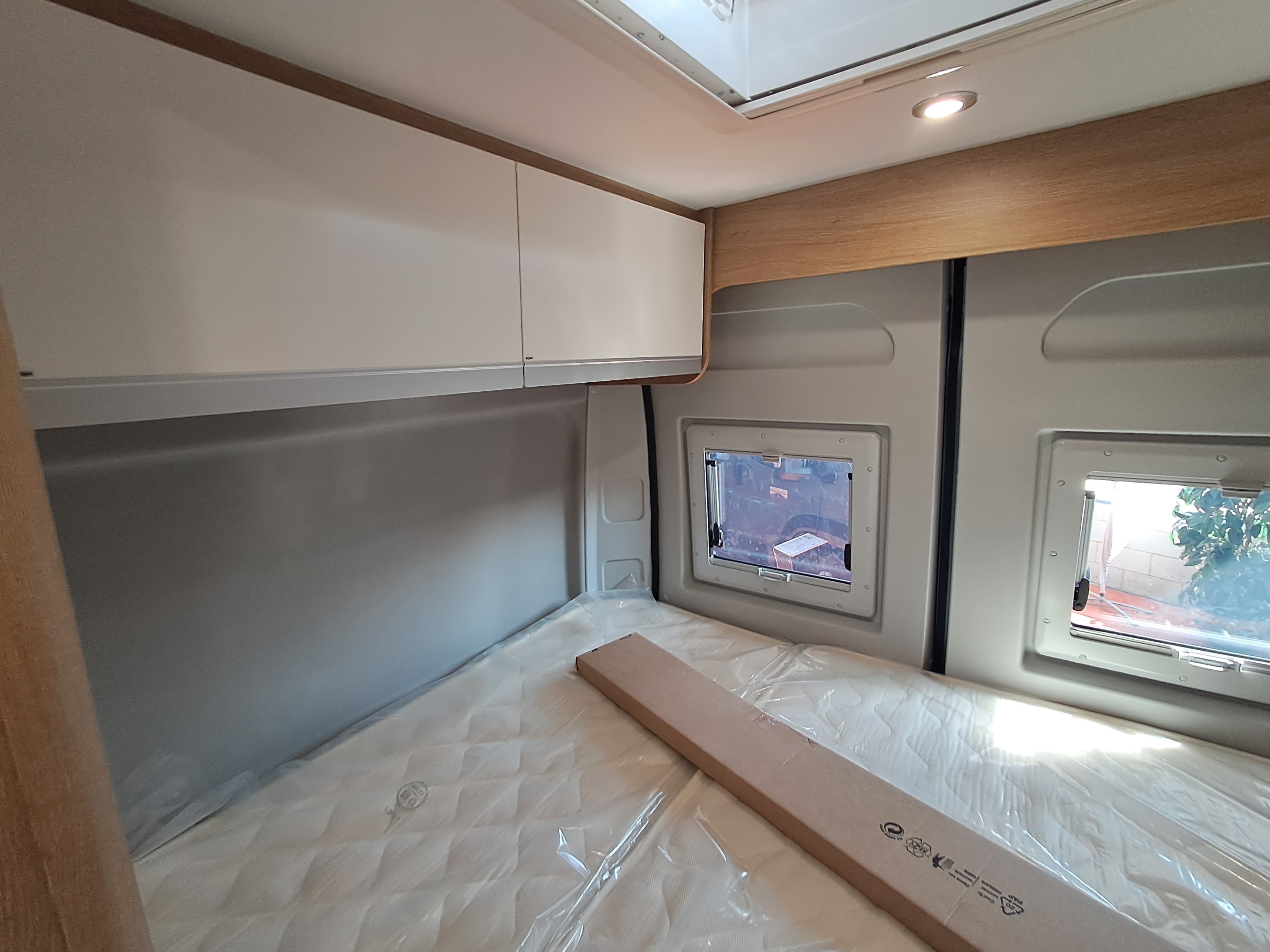 GIOTTILINE GIOTTIVAN 60T 140 PREMIERE EDITION PRIVILEGE GRIGIO FERRO METAL PEUGEOT BOXER 2025 32 GIOTTILINE GIOTTIVAN 60T 140 PREMIERE EDITION PRIVILEGE GRIGIO FERRO METAL PEUGEOT BOXER 2025 32