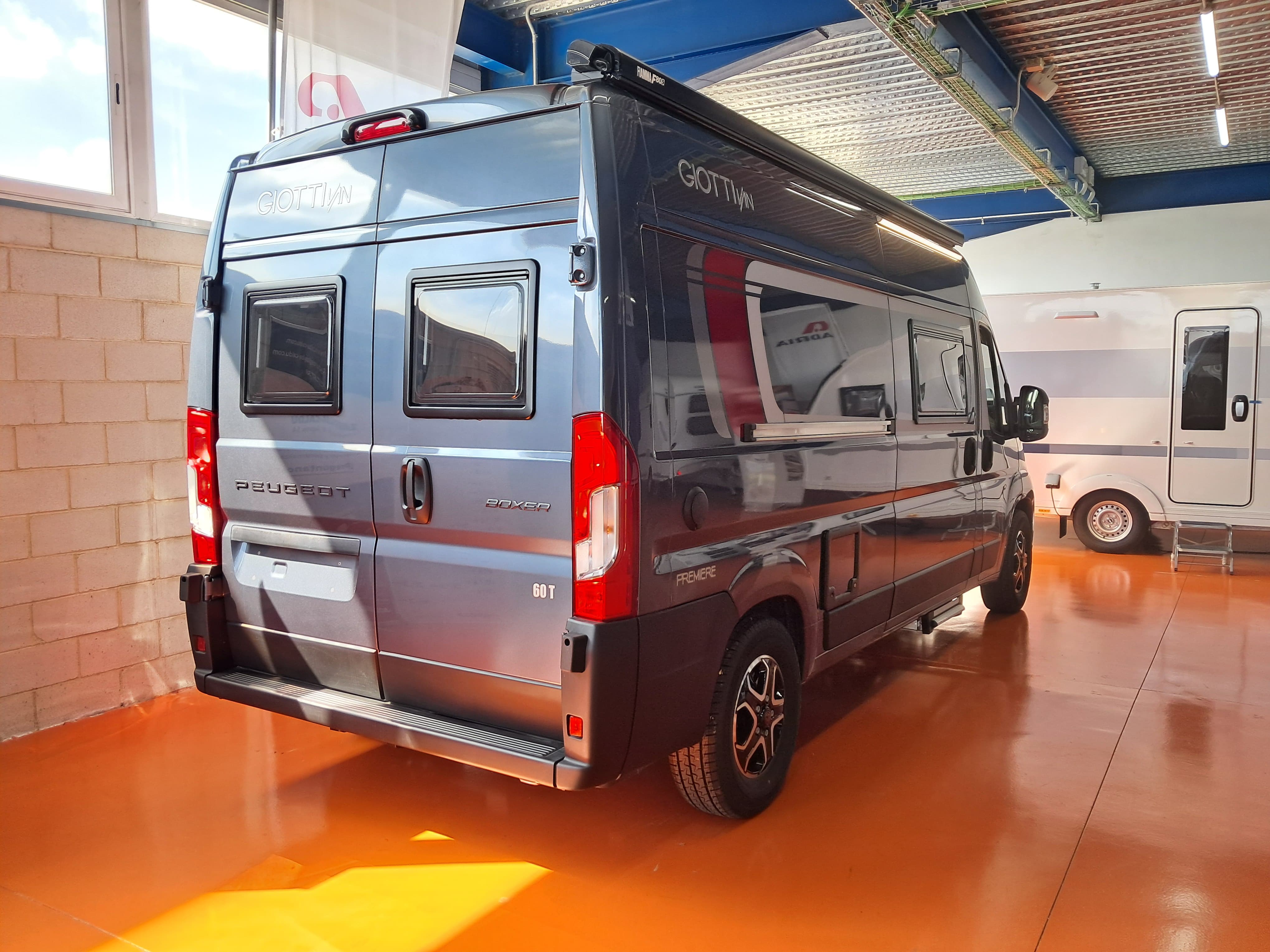 GIOTTILINE GIOTTIVAN 60T 140 PREMIERE EDITION PRIVILEGE GRIGIO FERRO METAL PEUGEOT BOXER 2025 4 GIOTTILINE GIOTTIVAN 60T 140 PREMIERE EDITION PRIVILEGE GRIGIO FERRO METAL PEUGEOT BOXER 2025 4