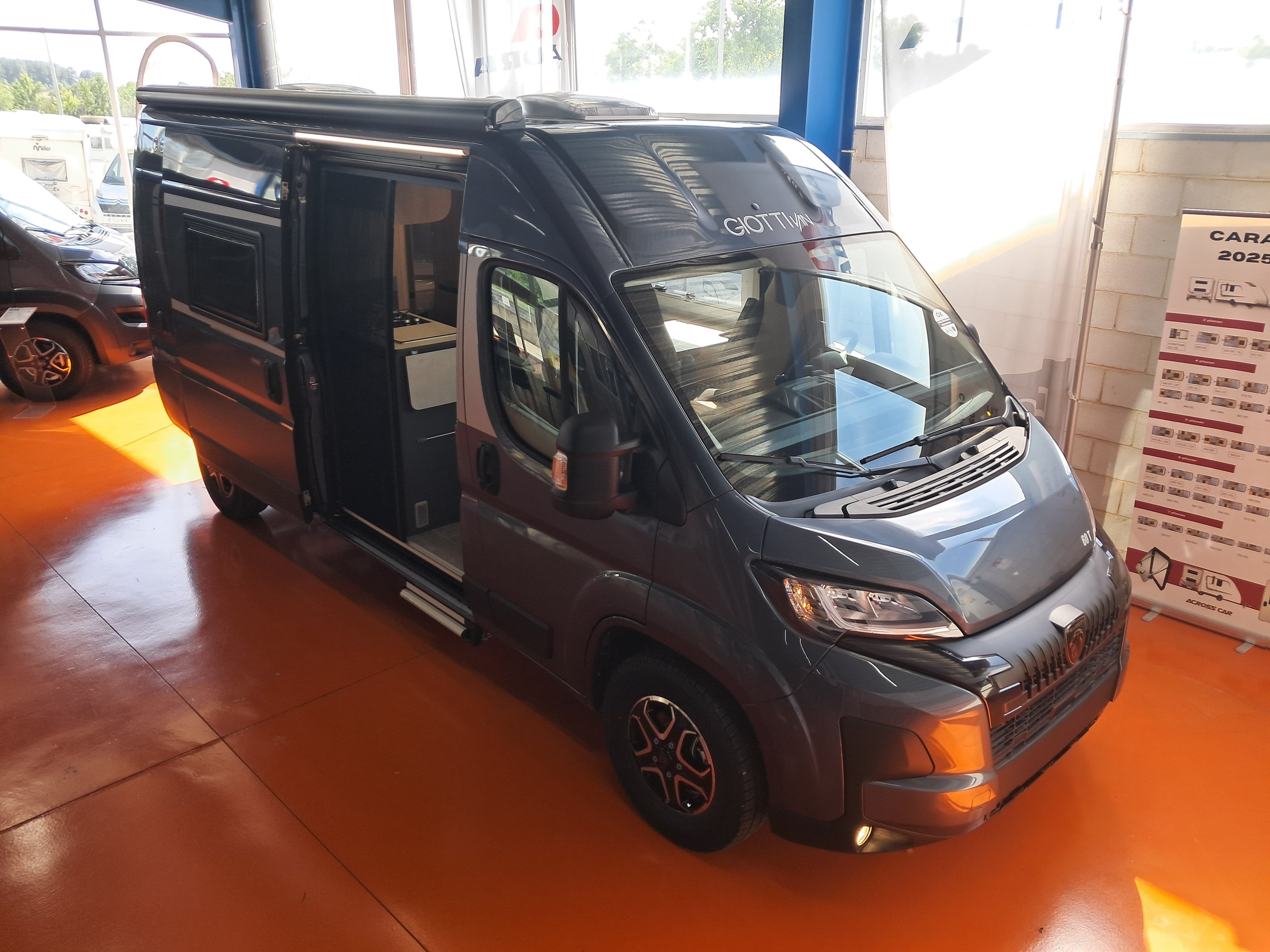 GIOTTILINE GIOTTIVAN 60T 140 PREMIERE EDITION PRIVILEGE GRIGIO FERRO METAL PEUGEOT BOXER 2025 8 GIOTTILINE GIOTTIVAN 60T 140 PREMIERE EDITION PRIVILEGE GRIGIO FERRO METAL PEUGEOT BOXER 2025 8